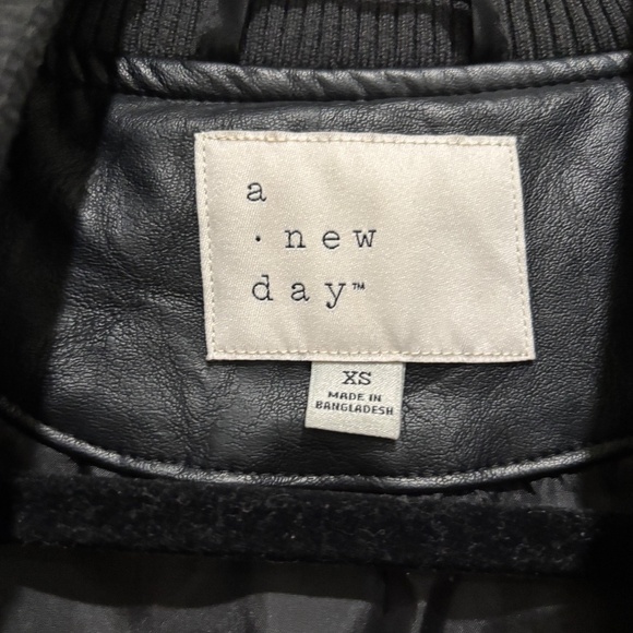 VEGAN BLACK LEATHER MOTORCYCLE/BOMBER JACKET - Picture 7 of 7